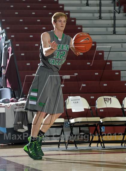 Thumbnail 3 in King vs. Green Valley (MaxPreps Holiday Classic) photogallery.