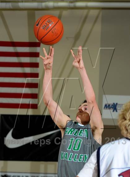 Thumbnail 3 in King vs. Green Valley (MaxPreps Holiday Classic) photogallery.
