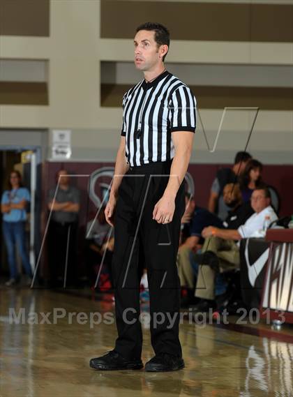 Thumbnail 2 in King vs. Green Valley (MaxPreps Holiday Classic) photogallery.