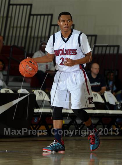 Thumbnail 1 in King vs. Green Valley (MaxPreps Holiday Classic) photogallery.