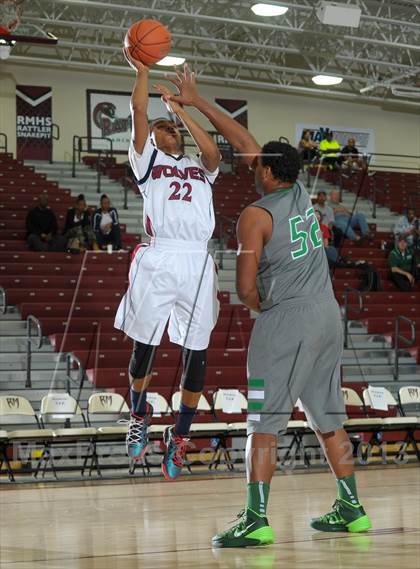 Thumbnail 3 in King vs. Green Valley (MaxPreps Holiday Classic) photogallery.