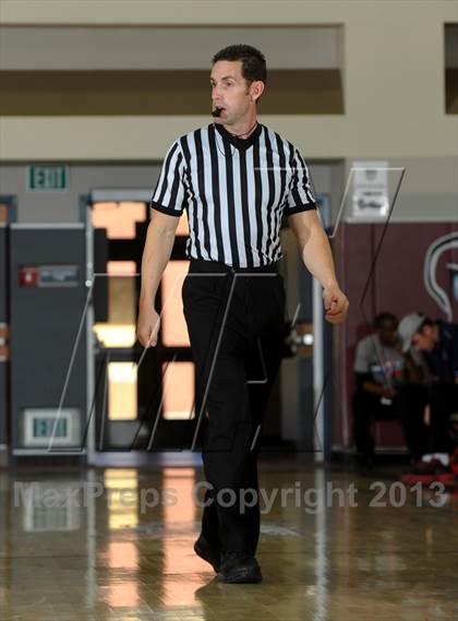 Thumbnail 3 in King vs. Green Valley (MaxPreps Holiday Classic) photogallery.