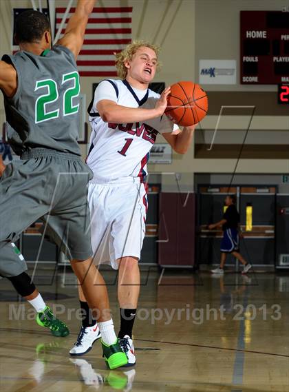 Thumbnail 3 in King vs. Green Valley (MaxPreps Holiday Classic) photogallery.