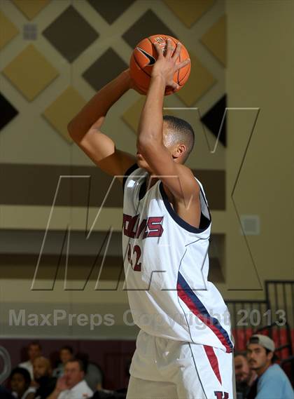 Thumbnail 3 in King vs. Green Valley (MaxPreps Holiday Classic) photogallery.