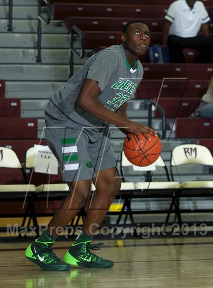 Thumbnail 3 in King vs. Green Valley (MaxPreps Holiday Classic) photogallery.