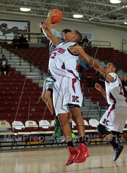 Thumbnail 2 in King vs. Green Valley (MaxPreps Holiday Classic) photogallery.