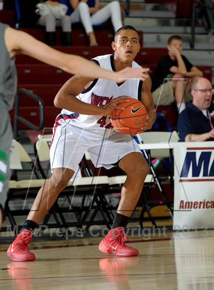 Thumbnail 2 in King vs. Green Valley (MaxPreps Holiday Classic) photogallery.