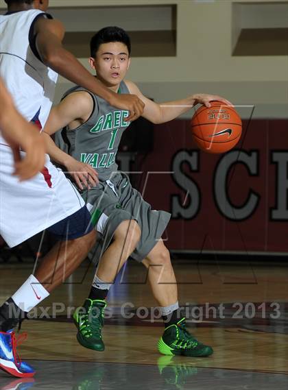 Thumbnail 3 in King vs. Green Valley (MaxPreps Holiday Classic) photogallery.