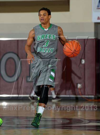 Thumbnail 1 in King vs. Green Valley (MaxPreps Holiday Classic) photogallery.