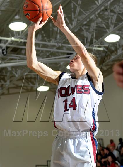 Thumbnail 1 in King vs. Green Valley (MaxPreps Holiday Classic) photogallery.