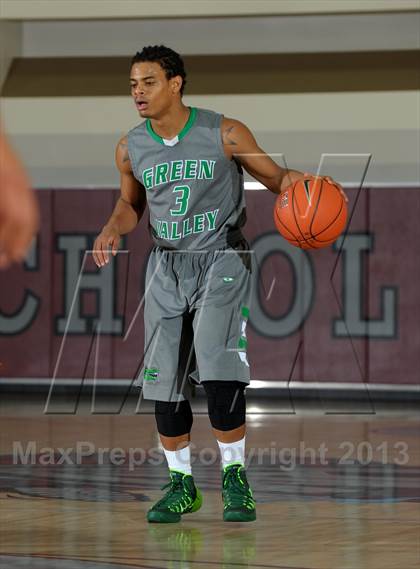 Thumbnail 3 in King vs. Green Valley (MaxPreps Holiday Classic) photogallery.