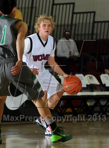 Thumbnail 3 in King vs. Green Valley (MaxPreps Holiday Classic) photogallery.