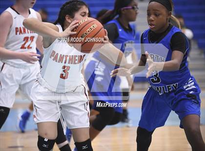 Thumbnail 2 in North Crowley vs. St. Pius X (McDonald's Texas Invitational) photogallery.