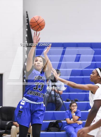 Thumbnail 3 in North Crowley vs. St. Pius X (McDonald's Texas Invitational) photogallery.