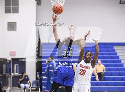 Thumbnail 3 in North Crowley vs. St. Pius X (McDonald's Texas Invitational) photogallery.