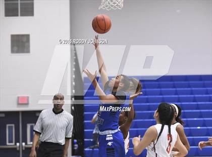 Thumbnail 3 in North Crowley vs. St. Pius X (McDonald's Texas Invitational) photogallery.