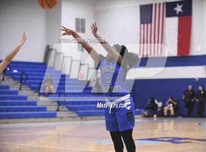 Thumbnail 3 in North Crowley vs. St. Pius X (McDonald's Texas Invitational) photogallery.