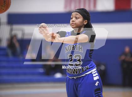 Thumbnail 3 in North Crowley vs. St. Pius X (McDonald's Texas Invitational) photogallery.
