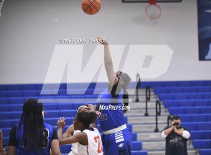 Thumbnail 2 in North Crowley vs. St. Pius X (McDonald's Texas Invitational) photogallery.