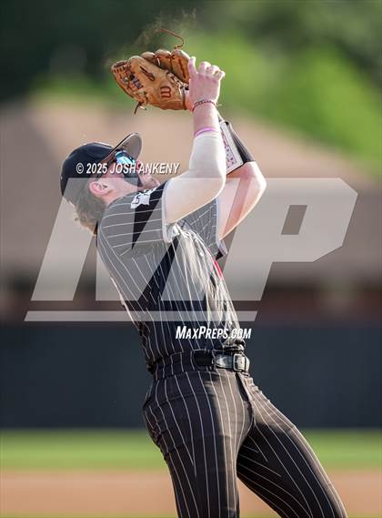 Thumbnail 3 in North Vermilion @ Brusly (LHSAA Division 2 Non-Select Round 3) photogallery.