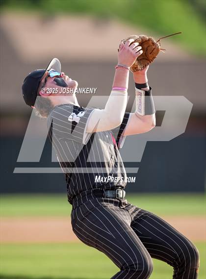 Thumbnail 2 in North Vermilion @ Brusly (LHSAA Division 2 Non-Select Round 3) photogallery.