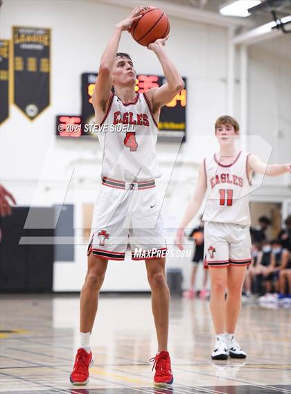 Thumbnail 1 in Del Norte vs. Santa Fe Christian photogallery.