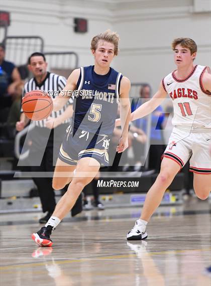 Thumbnail 1 in Del Norte vs. Santa Fe Christian photogallery.