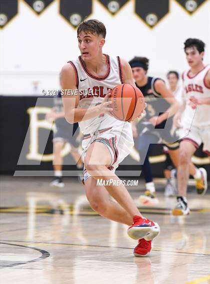 Thumbnail 2 in Del Norte vs. Santa Fe Christian photogallery.