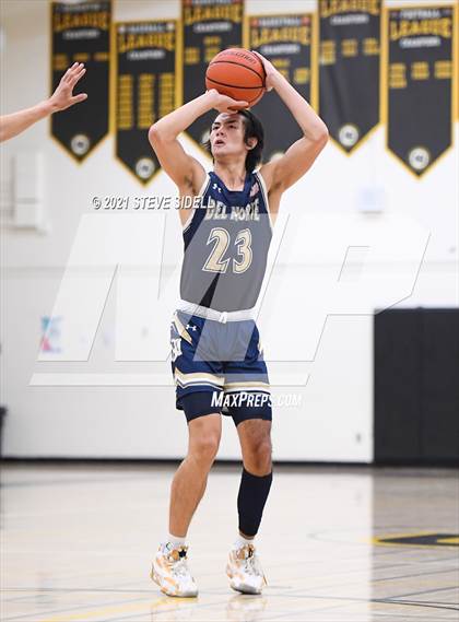 Thumbnail 2 in Del Norte vs. Santa Fe Christian photogallery.