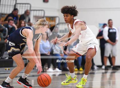 Thumbnail 3 in Del Norte vs. Santa Fe Christian photogallery.
