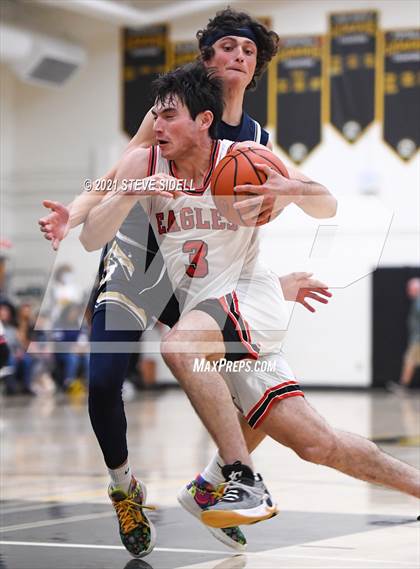 Thumbnail 3 in Del Norte vs. Santa Fe Christian photogallery.