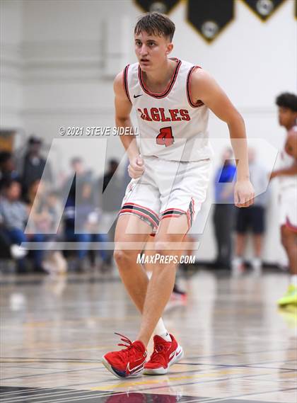 Thumbnail 1 in Del Norte vs. Santa Fe Christian photogallery.