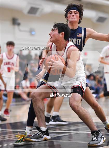 Thumbnail 1 in Del Norte vs. Santa Fe Christian photogallery.