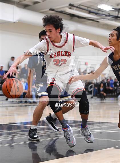 Thumbnail 1 in Del Norte vs. Santa Fe Christian photogallery.