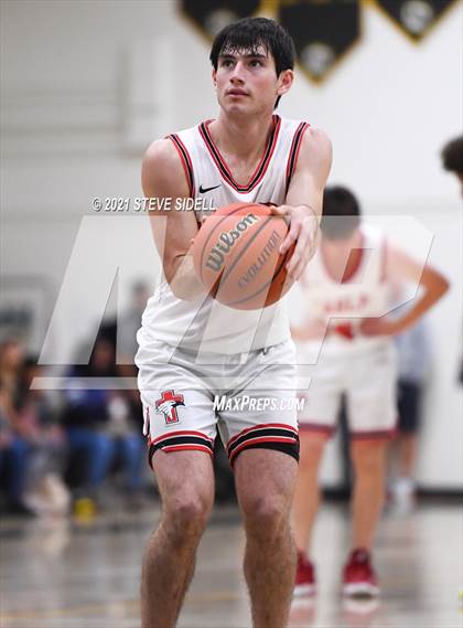 Thumbnail 2 in Del Norte vs. Santa Fe Christian photogallery.