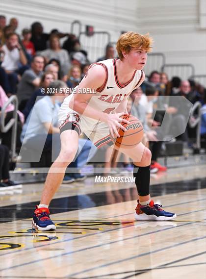 Thumbnail 3 in Del Norte vs. Santa Fe Christian photogallery.
