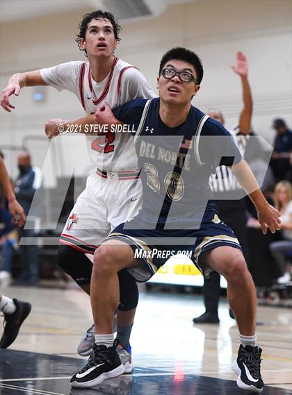 Thumbnail 2 in Del Norte vs. Santa Fe Christian photogallery.