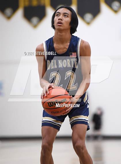 Thumbnail 2 in Del Norte vs. Santa Fe Christian photogallery.