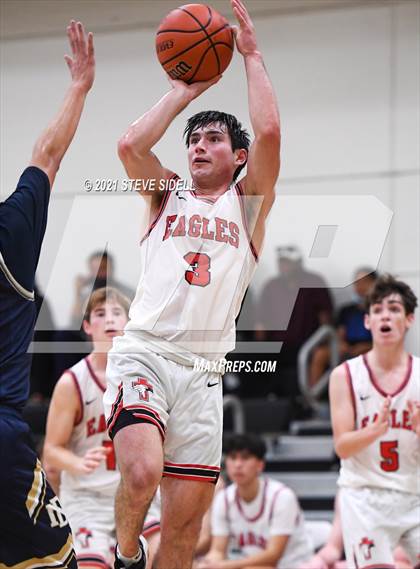 Thumbnail 2 in Del Norte vs. Santa Fe Christian photogallery.
