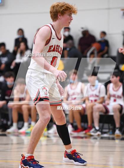 Thumbnail 2 in Del Norte vs. Santa Fe Christian photogallery.