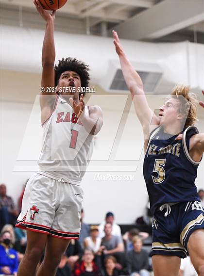 Thumbnail 2 in Del Norte vs. Santa Fe Christian photogallery.