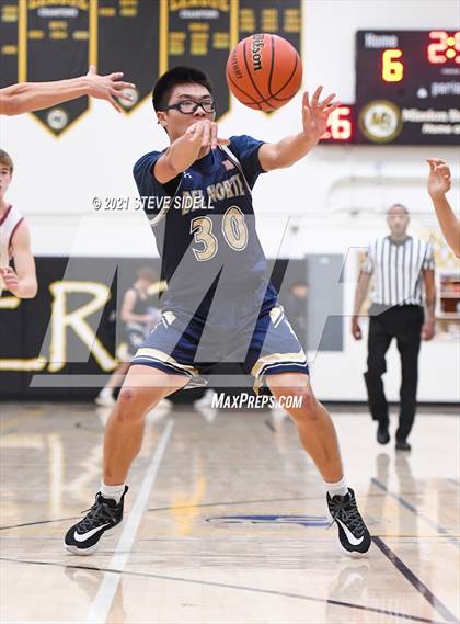 Thumbnail 2 in Del Norte vs. Santa Fe Christian photogallery.