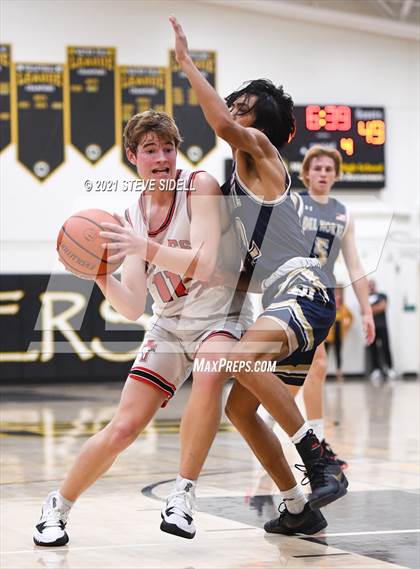 Thumbnail 3 in Del Norte vs. Santa Fe Christian photogallery.