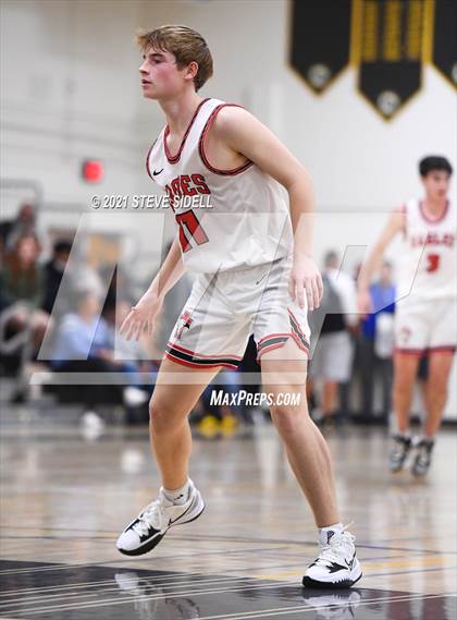 Thumbnail 3 in Del Norte vs. Santa Fe Christian photogallery.