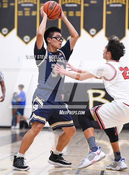 Thumbnail 1 in Del Norte vs. Santa Fe Christian photogallery.
