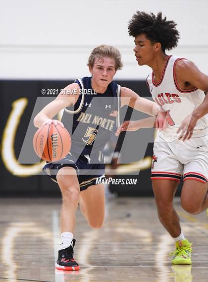 Thumbnail 3 in Del Norte vs. Santa Fe Christian photogallery.