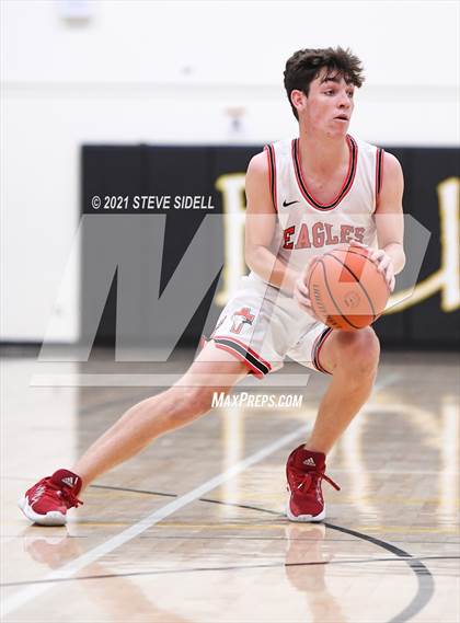 Thumbnail 1 in Del Norte vs. Santa Fe Christian photogallery.