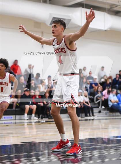 Thumbnail 3 in Del Norte vs. Santa Fe Christian photogallery.