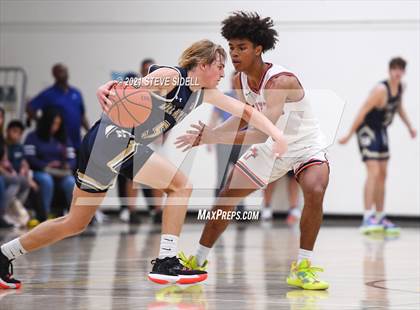 Thumbnail 2 in Del Norte vs. Santa Fe Christian photogallery.