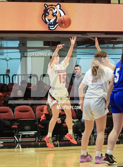 Thumbnail 1 in Haldane vs Tuckahoe (NYSPHSAA Section 1 Class C Semifinal) photogallery.